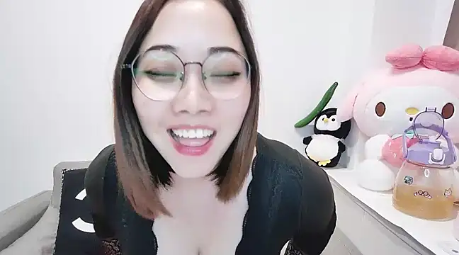 Snapshot of Giuliam chatting on 03/13/25, 10:15 Giuliam online show from 03/13/25, 10:15