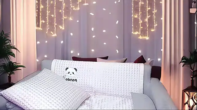 Snapshot of Giuliam chatting on 10/17/25, 12:58 Giuliam online show from 10/17/25, 12:58