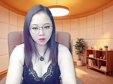 Snapshot of Giuliam chatting on 04/18/26, 03:10 Giuliam online show from 04/18/26, 03:10