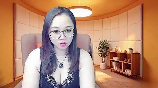 Snapshot of Giuliam chatting on 04/19/26, 06:56 Giuliam online show from 04/19/26, 06:56