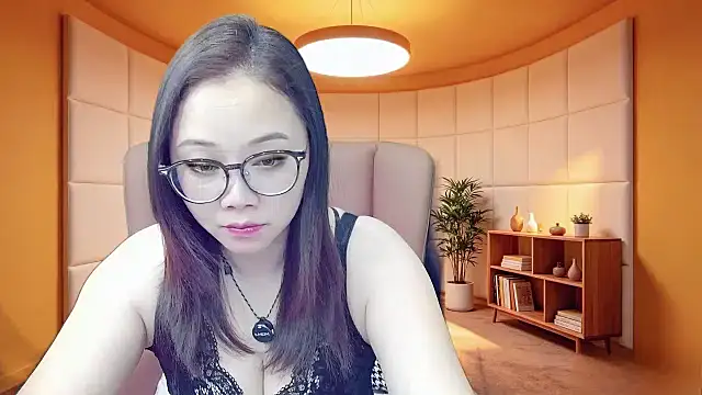 Snapshot of Giuliam chatting on 05/27/26, 04:04 Giuliam online show from 05/27/26, 04:04