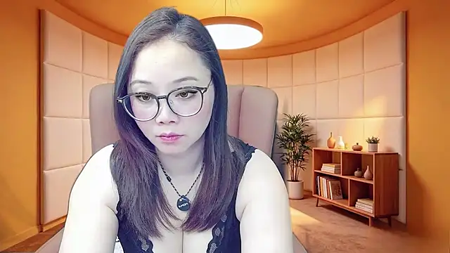 Snapshot of Giuliam chatting on 05/28/26, 06:27 Giuliam online show from 05/28/26, 06:27