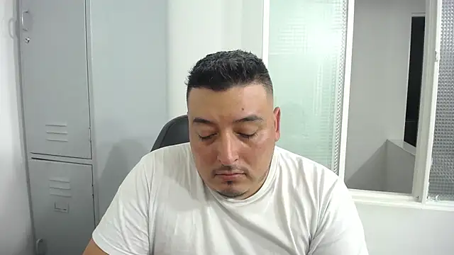 Snapshot of antonycruz chatting on 11/14/25, 10:07 antonycruz online show from 11/14/25, 10:07