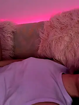 Snapshot of SamyJones9 chatting on 10/05/25, 09:24 SamyJones9 online show from 10/05/25, 09:24