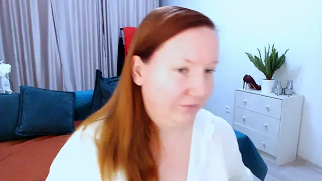 Snapshot of GoddessLara chatting on 09/30/25, 08:36 GoddessLara online show from 09/30/25, 08:36