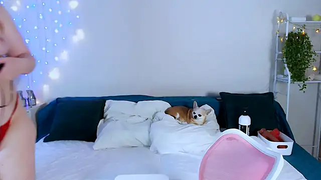 Snapshot of GoddessLara chatting on 11/10/25, 04:39 GoddessLara online show from 11/10/25, 04:39