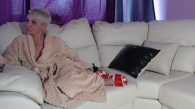 Snapshot of TightAssMom chatting on 02/28/25, 12:31 TightAssMom online show from 02/28/25, 12:31