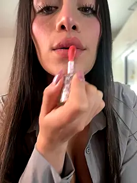 Emmily 19 online show from 11/18/25, 10:03