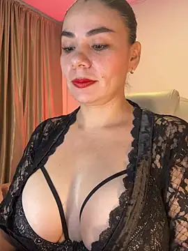 Snapshot of MeganDupont chatting on 02/16/26, 01:29 MeganDupont online show from 02/16/26, 01:29