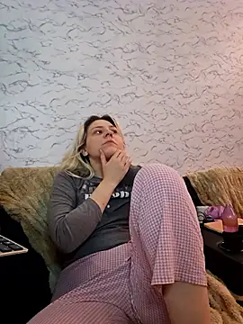 Snapshot of ScarletCallings420 chatting on 01/17/26, 02:11 ScarletCallings420 online show from 01/17/26, 02:11