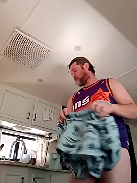 Snapshot of EZYves chatting on 11/08/25, 08:18 EZYves online show from 11/08/25, 08:18