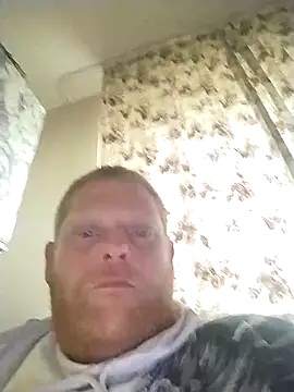 Snapshot of Baumhackel chatting on 04/12/26, 03:50 Baumhackel online show from 04/12/26, 03:50