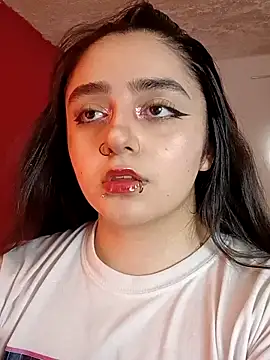 IvonneT online show from 10/05/25, 08:29