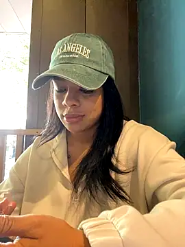 trianawhite online show from 11/11/25, 03:23