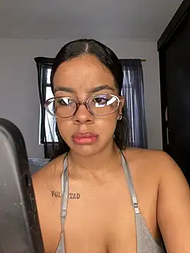 trianawhite online show from 02/17/26, 02:46