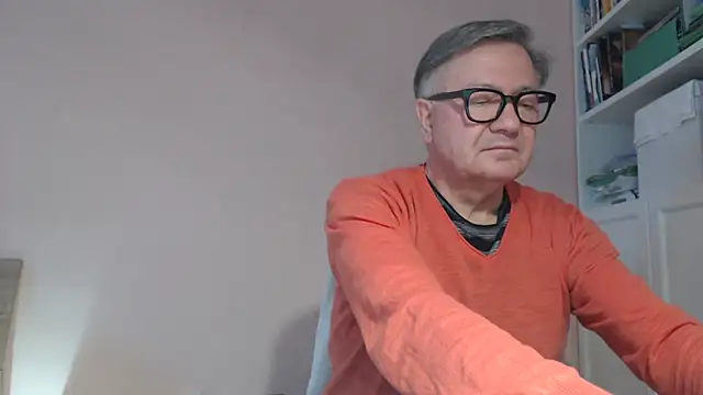 Snapshot of YOU6me chatting on 04/08/26, 04:18 YOU6me online show from 04/08/26, 04:18