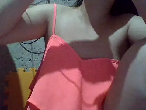 Snapshot of Beatrice143 chatting on 10/21/25, 01:28 Beatrice143 online show from 10/21/25, 01:28