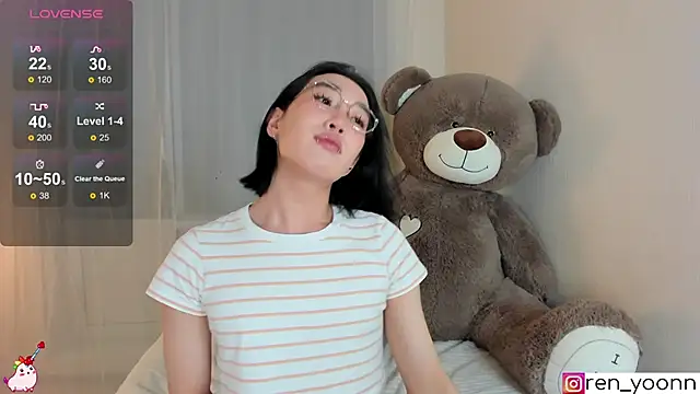 Snapshot of Ren_yoon chatting on 04/22/26, 01:41 Ren yoon online show from 04/22/26, 01:41