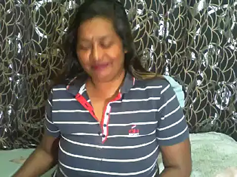 Snapshot of Mammabear_4u chatting on 12/15/24, 04:04 Mammabear 4u online show from 12/15/24, 04:04