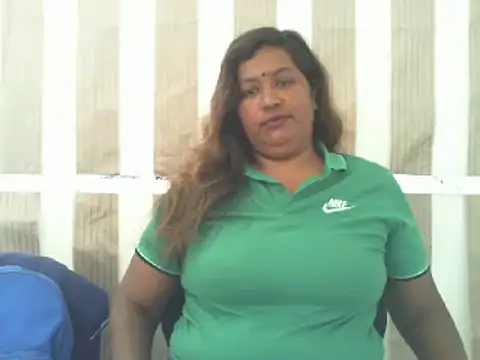 Snapshot of Mammabear_4u chatting on 01/02/25, 09:43 Mammabear 4u online show from 01/02/25, 09:43