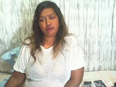 Snapshot of Mammabear_4u chatting on 01/08/25, 05:26 Mammabear 4u online show from 01/08/25, 05:26