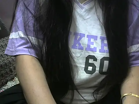 Snapshot of Bold-Radhika chatting on 11/18/25, 02:32 Bold-Radhika online show from 11/18/25, 02:32