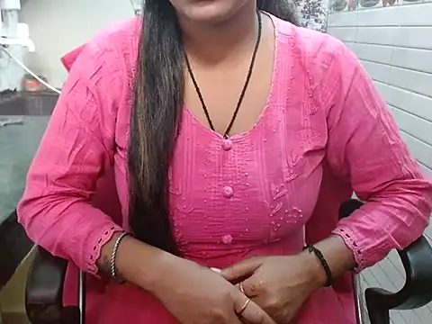 LovingPihu online show from 10/19/25, 05:08