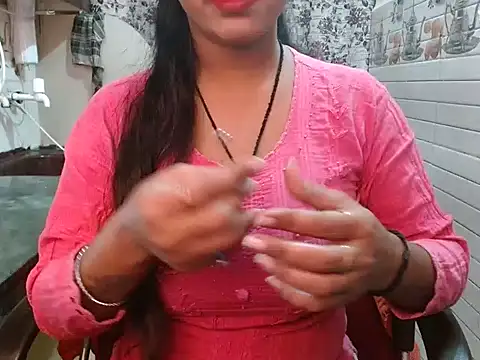 LovingPihu online show from 11/28/25, 05:54