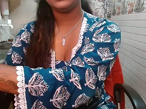 Snapshot of LovingPihu chatting on 01/08/26, 07:43 LovingPihu online show from 01/08/26, 07:43