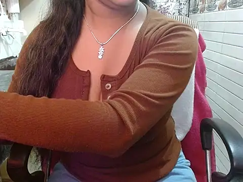 Snapshot of LovingPihu chatting on 01/09/26, 05:32 LovingPihu online show from 01/09/26, 05:32