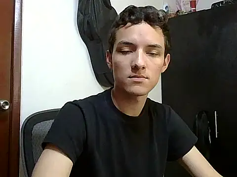 Snapshot of andys_26 chatting on 04/21/26, 07:28 andys 26 online show from 04/21/26, 07:28