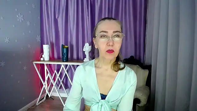 queen a n i online show from 01/29/25, 11:20