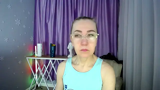 queen a n i online show from 02/18/25, 08:59