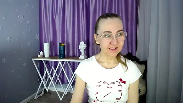 queen a n i online show from 03/14/25, 06:42