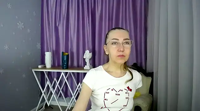 queen a n i online show from 03/15/25, 08:15