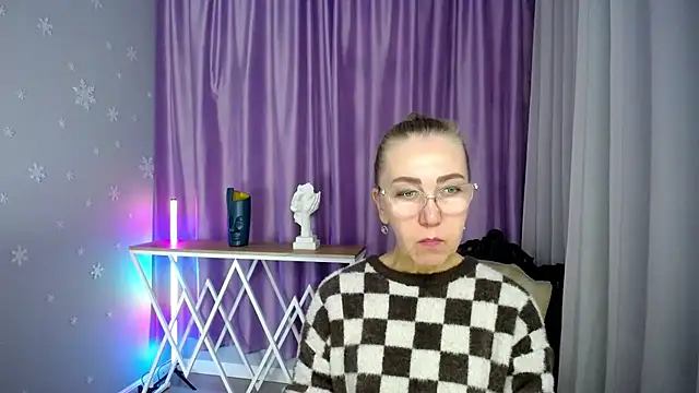 queen a n i online show from 09/14/25, 11:20