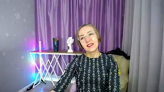 queen a n i online show from 10/05/25, 07:39