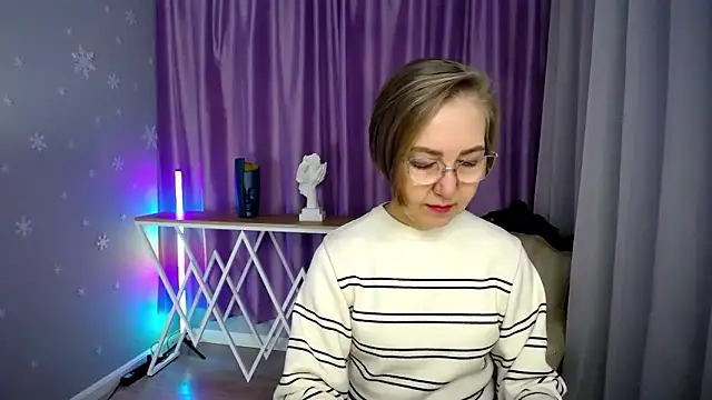 queen a n i online show from 10/13/25, 08:14