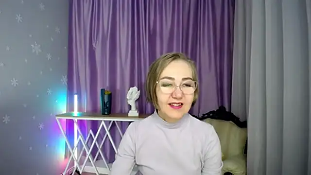 queen a n i online show from 11/24/25, 10:37