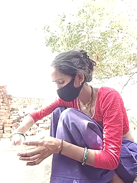 Snapshot of Mohni_Das chatting on 05/14/26, 05:03 Mohni Das online show from 05/14/26, 05:03