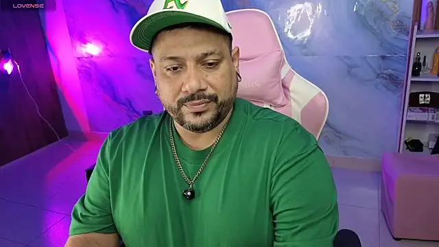 Snapshot of jacoob_woods chatting on 05/01/26, 04:11 jacoob woods online show from 05/01/26, 04:11