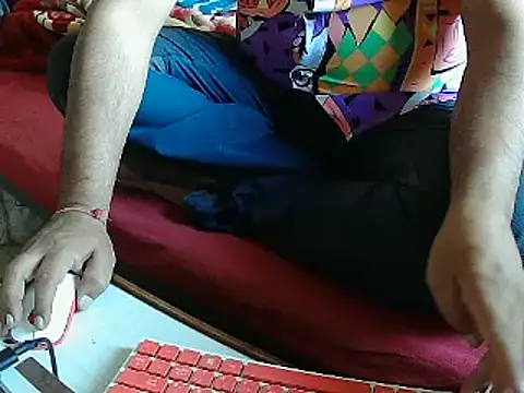 Snapshot of FUN4TIPS chatting on 02/15/25, 06:12 FUN4TIPS online show from 02/15/25, 06:12