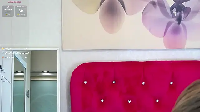 LoraDelNiro online show from 02/06/25, 07:40