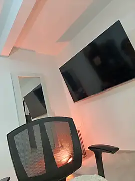 kem hott online show from 10/10/25, 04:55