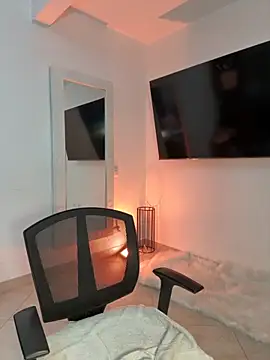 kem hott online show from 10/20/25, 05:30