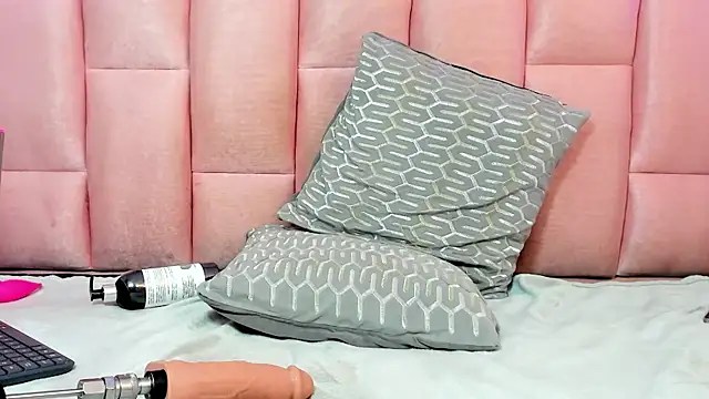 Snapshot of valeriaa19 chatting on 03/08/25, 08:33 valeriaa19 online show from 03/08/25, 08:33