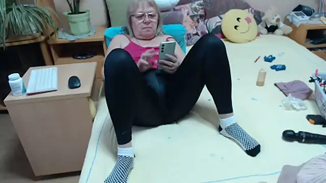 Snapshot of Margaret-milf chatting on 11/14/25, 08:13 Margaret-milf online show from 11/14/25, 08:13