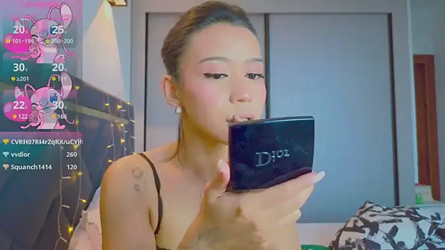 Snapshot of Mia_Tin chatting on 03/01/25, 12:23 Mia Tin online show from 03/01/25, 12:23