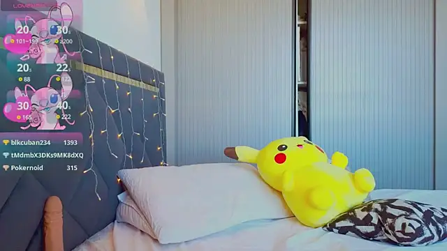 Snapshot of Mia_Tin chatting on 03/10/25, 09:43 Mia Tin online show from 03/10/25, 09:43