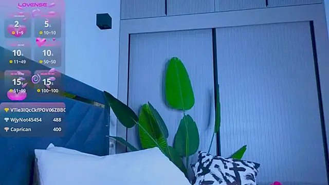 Snapshot of Mia_Tin chatting on 09/16/25, 12:50 Mia Tin online show from 09/16/25, 12:50